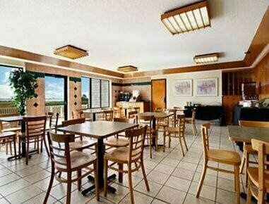 Travelodge Atlantic City Bayside, Забронировать Отель Отели Нью-Джерси с парковкой, Парковка