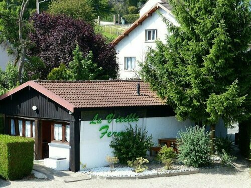 Hotel restaurant la vieille ferme, Book Hotel Hoteller i Burgund med parkering, Parkering