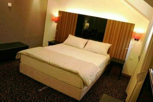 Hotel Crystal, Забронировать Отель Отели Илиджа с бассейном, Бассейн