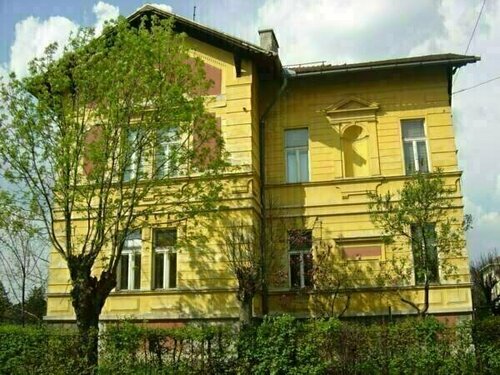 Vila Veselova Hostel, Забронировать Хостел Отели Среднесловенского региона с парковкой, Парковка