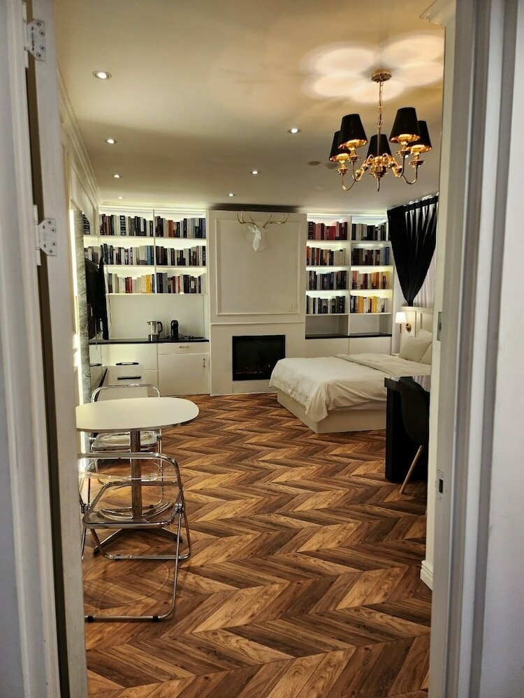 R Hotel