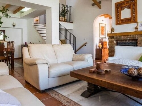 At Home in Malaga Stay & Solo Travellers, Забронировать Отель Отели Axarquía с парковкой, Парковка