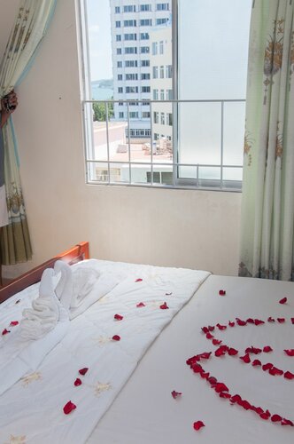 Queen Hotel 2