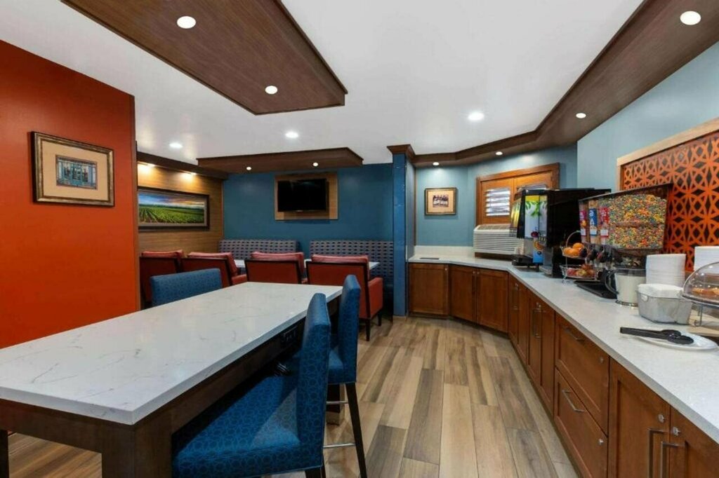 Hotel Vinea, A Travelodge by Wyndham