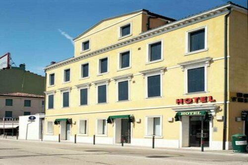Hotel Trieste, Забронировать Отель Местре Венето