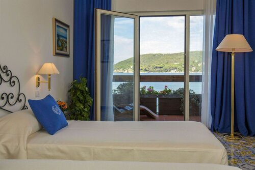 Hotel Del Golfo, Забронировать Отель Отели в центре Леричи с завтраком, отели в центре Леричи с завтраком