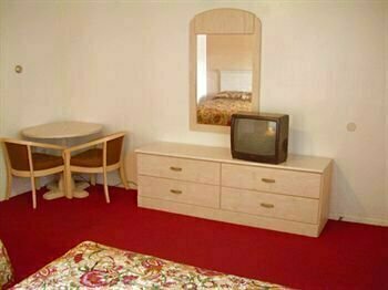 Pelican Motel, Забронировать Мотель Ниагара Фолс Буффало, рядом с Торговый центр Fashion Outlets of Niagara Falls