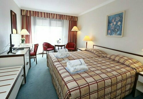 Danubius Health Spa Resort Aqua, Забронировать Отель Хевиз Зала, рядом с Церковь Сердца Христова