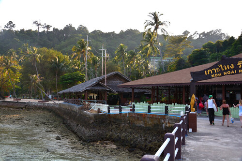 Bamboo House Phuket, Забронировать Отель Отели Пхукета с бассейном, Бассейн