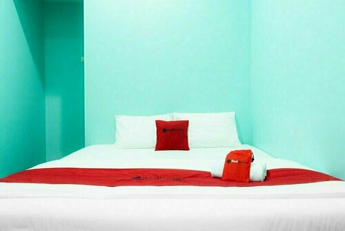 RedDoorz Near Gajah Mada Street Semarang, Prenota Affittacamere Semarang Central Java, vicino a Ciputra Mall Semarang