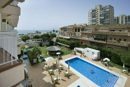 MedPlaya Hotel Alba Beach, Забронировать Отель Бенальмадена Малага, рядом с Музей куклы Барби
