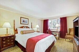 Ramada by Wyndham Seekonk Providence Area, Забронировать Отель Провиденс 