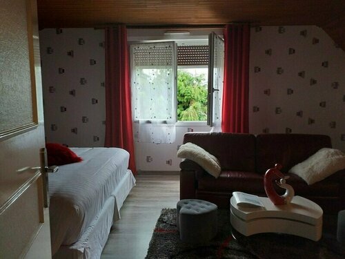 Chambre du Jardin Fleuri, Book Bed and Breakfast Hoteller i Upper Normandy med parkering, Parkering