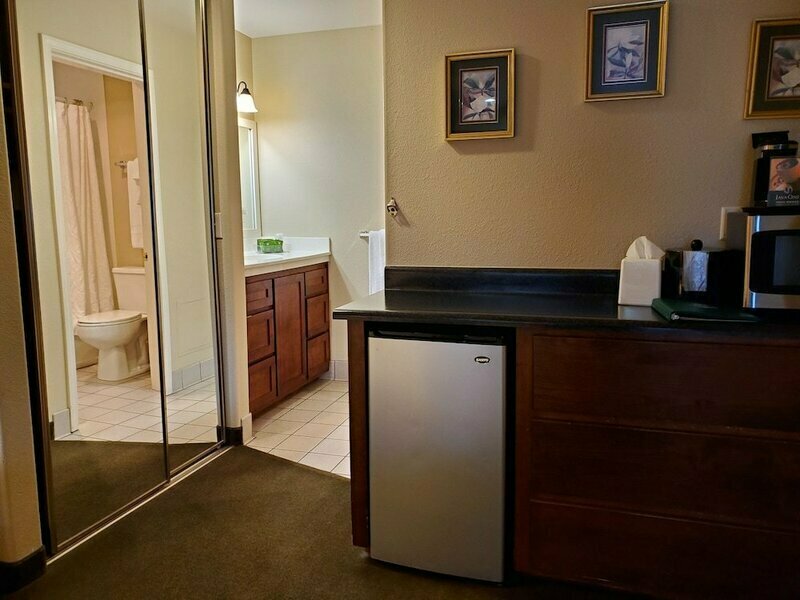 Redwood Garden Inn