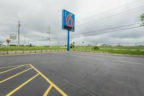 Motel 6 Kansas City, Book Motel Hoteller i Kansas med parkering, Parkering