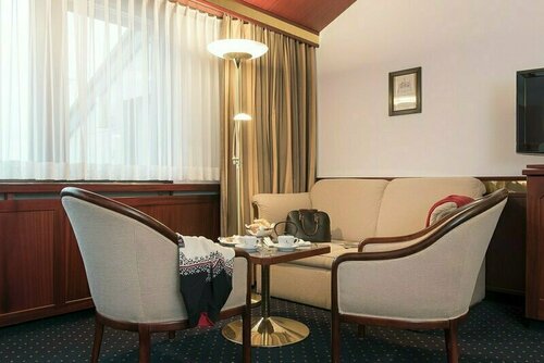 Bad Horn - Hotel & Spa, Забронировать Курортный отель Отели Хорн с бассейном, Бассейн