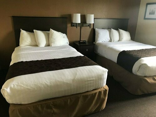 AmericInn by Wyndham West Bend, Забронировать Отель Уэст-Бенд Висконсин