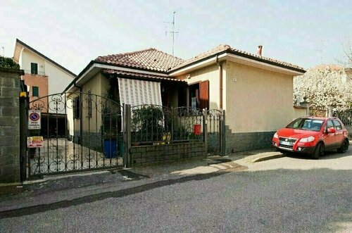 Monteceneri 9 B&b, Book Bed and Breakfast Rho Lombardiet