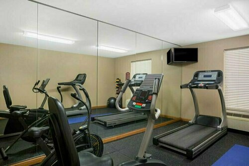 Chateau Inn & Suites Cuba Missouri, Rezerwuj Hotel Hotele w Ozark z parkingiem, Parking