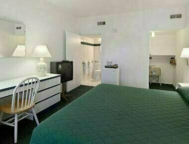 Travelodge Monaco North Miami & Sunny Isles Beach, Забронировать Отель Санни-Айлс-Бич Miami Metropolitan Area