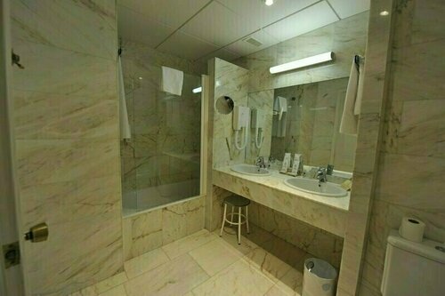 Puerta de Segovia, Book Hotel  