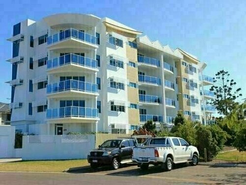 Koola Beach Apartments Bargara, Забронировать Апартаменты/квартира Отели Барбара с бассейном, рядом с Пляж Bargara, Бассейн
