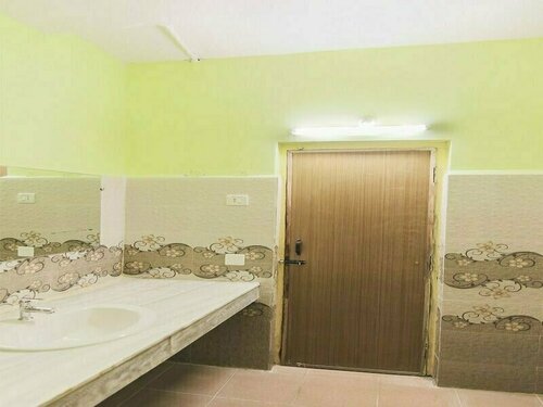 OYO 10709 Hotel SBT, Забронировать Отель Simhāchalam штат Андхра-Прадеш