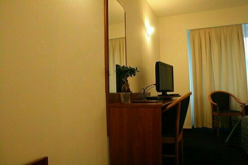 Excelsior Hotel Timisoara, Забронировать Отель Отели Тимишоары с парковкой, рядом с The Communist Consumer Museum, Парковка