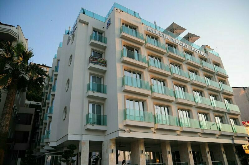 Alesta Yacht Hotel