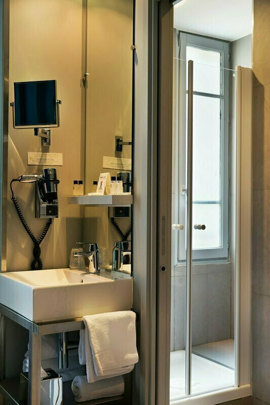 Hotel Arc de Triomphe Etoile