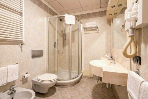 Hotel Parisi, Varaa Hotelli 3 tähden hotellit kohteessa Piemonte, 3*