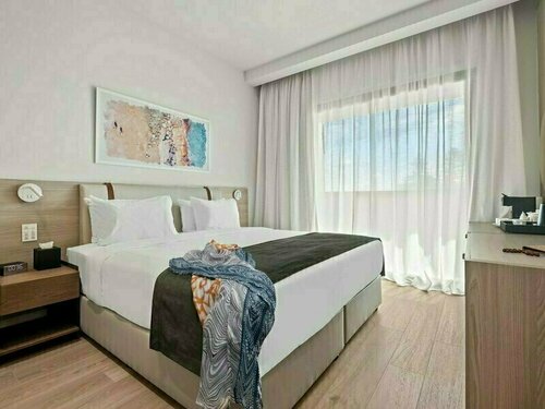 Mercure Larnaca Finikoudes Beach, Reservar Hotel Hotéis de 3 estrelas em Larnaka, 3*
