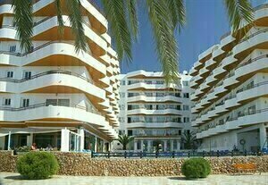 Apartamentos Mar y Playa 2, Забронировать Отель Ивиса Ислас Балеарес, рядом с Cami Pla de Corona