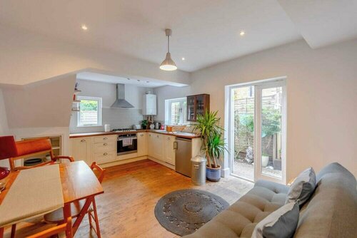 Peaceful & Inviting 2BD House - Shepherd's Bush!, Забронировать Отель Лондон Большой Лондон