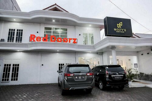 RedDoorz Plus Syariah near Museum Lampung, Book Hotel Hajimana Sumatra