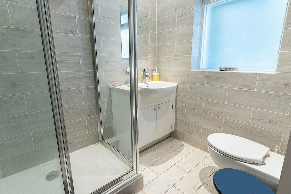 JOIVY 2 Bed Flat With Garden Next to Battersea Park!