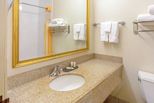 La Quinta by Wyndham Appleton College Avenue, Prenota Hotel Appleton Wisconsin