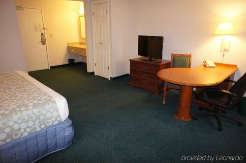 La Quinta Inn by Wyndham Cleveland Independence, Забронировать Отель Отели штата Огайо с парковкой, Парковка