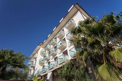 Hotel Ariston, Buchen Sie Ferienwohnung Varraze Palmenriviera