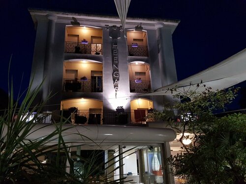 hotel bengasi, Забронировать Отель Отели Римини с бассейном, рядом с Арка императора Августа, Бассейн
