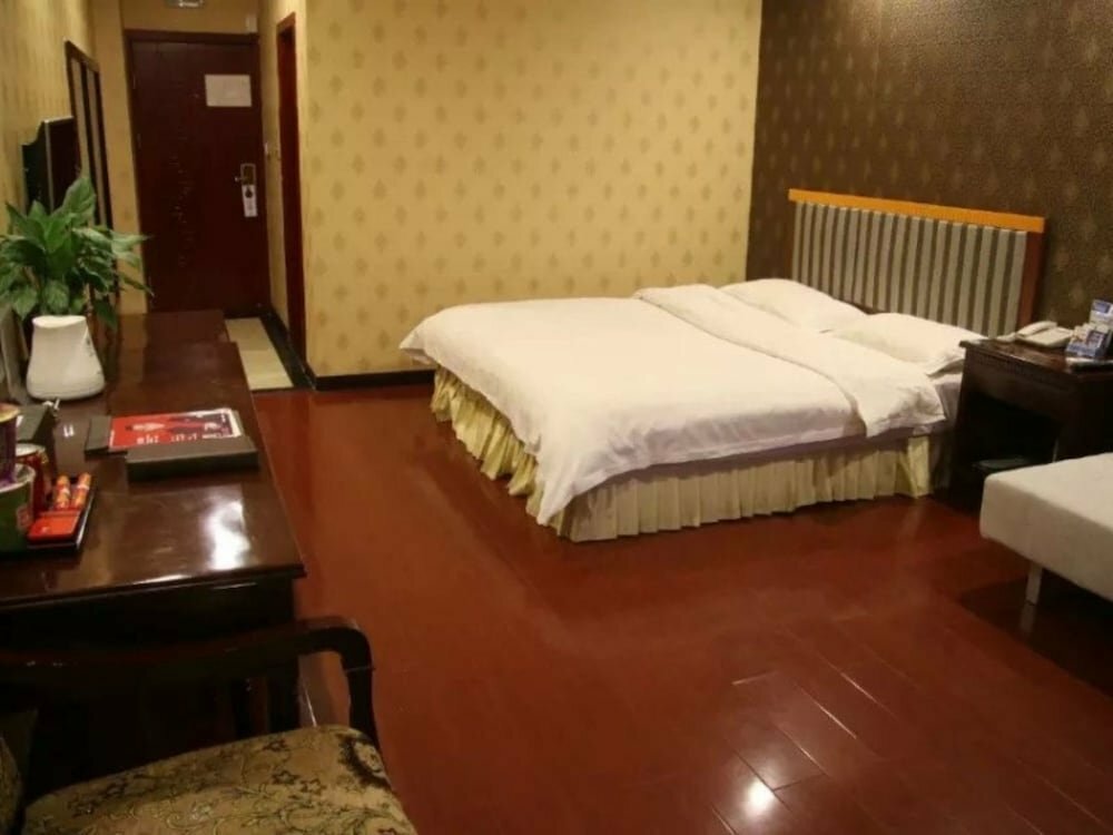 GreenTree Inn Chongqing Shiqiaopu Computer City Light Rail Stine Express Hotel