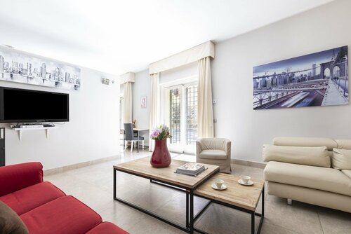 6-Bedroom Holiday Apartment Campo Marzio with terrace, Забронировать Апартаменты/квартира Спанья Рим