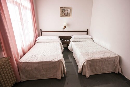 Hostal Venta Del Sol, Забронировать Хостел Баса Granada Province
