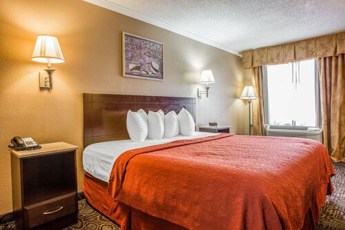Quality Inn & Suites Ft. Jackson Maingate, Buchen Sie Hotel Columbia Congaree-Nationalpark