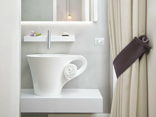 Domus Libera, Book Pension Trevi Rom