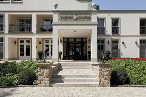Parkhotel Surenburg, Забронировать Отель Хёрстель 