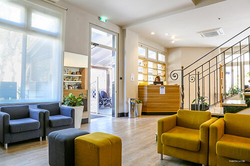 Hotel De La Ville depandance di Hotel Augustus, Забронировать Отель Отели Побережья Марок 3 звезды, 3*
