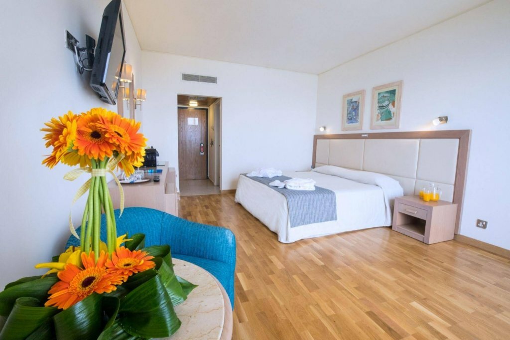 The Golden Coast Beach Hotel