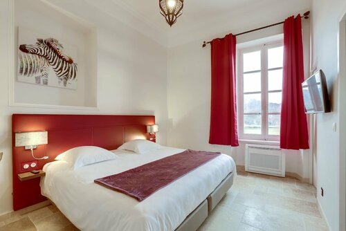 Logis Hôtel Le Domaine de la Régalière, Rezerwuj Hotel Hotele w Cévennes z basenem, Basen