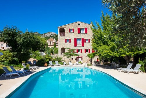 Relais et Chateaux La Bonne Étape, Book Hotel Hoteller i Rhône-Alps med parkering, Parkering